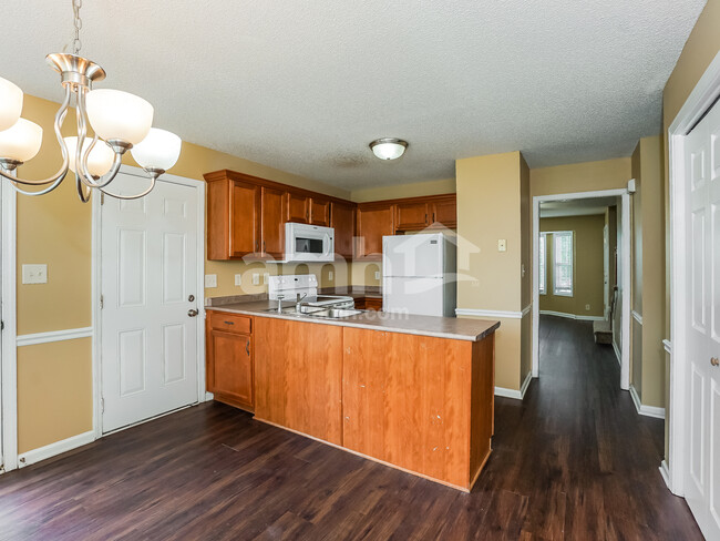 Building Photo - 1402 Addison Dr