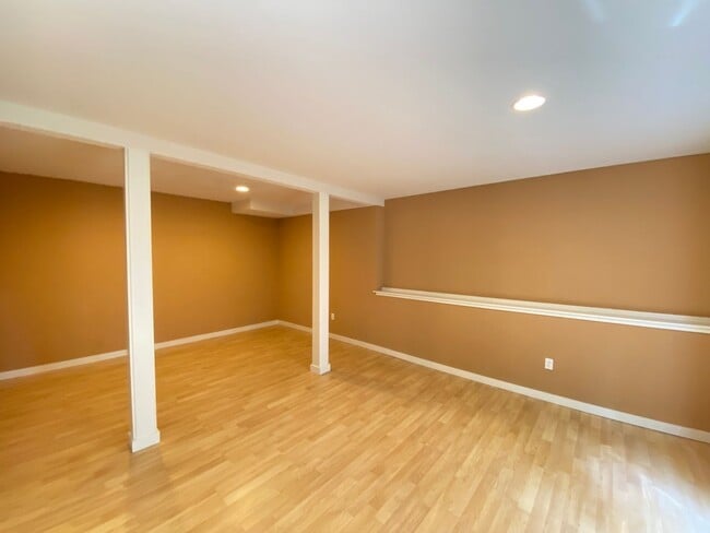 Building Photo - Great location! 4B/3.5B house with an ADU