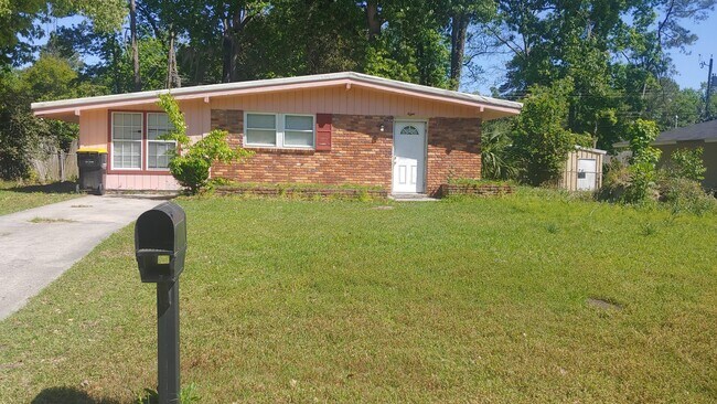 Building Photo - 8 Del Mar Cir