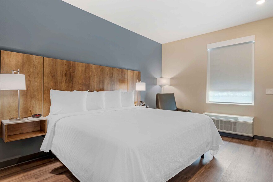 Building Photo - Furnished Studio-Temple