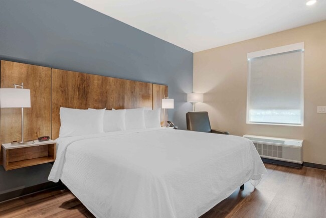 Building Photo - Furnished Studio-Yuma