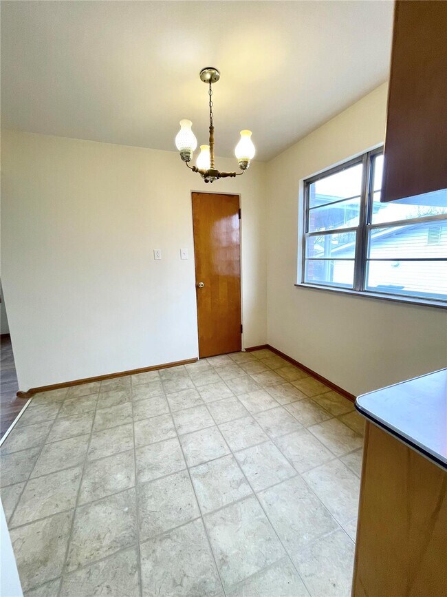 Building Photo - 4120 Shirley Dr