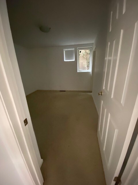 Building Photo - 553 Merritt Ave