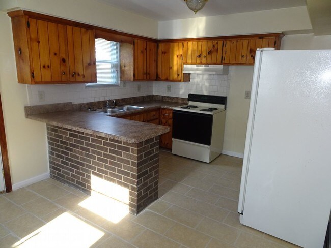 Building Photo - Two-Level Duplex in Coleman Place