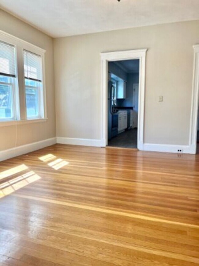 Building Photo - AVAILABLE SEPTEMBER 1ST - Beautiful, Spacious and Renovated Brighton/Oak Square 3 Bed Duplex.  NO...