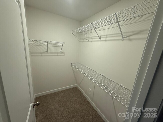 Building Photo - 4113 Smt Wds Dr