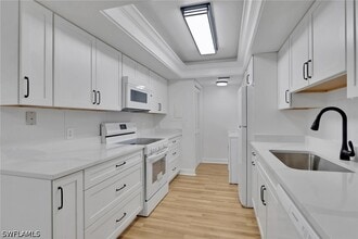 Building Photo - 3615 Boca Ciega Dr