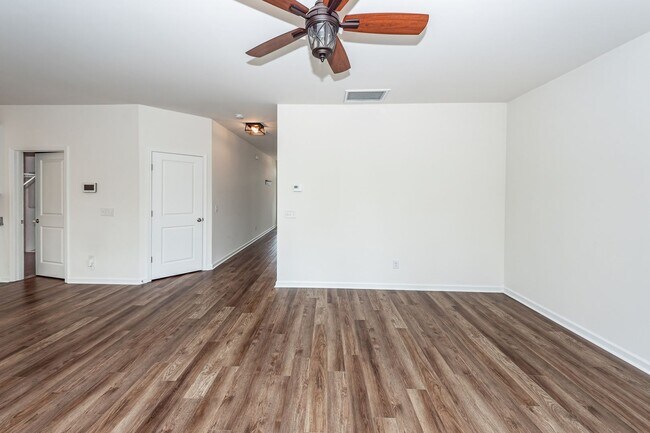 Building Photo - 3 Bedroom, 2.5 Bathroom Home in Hunters Bend - Ladson