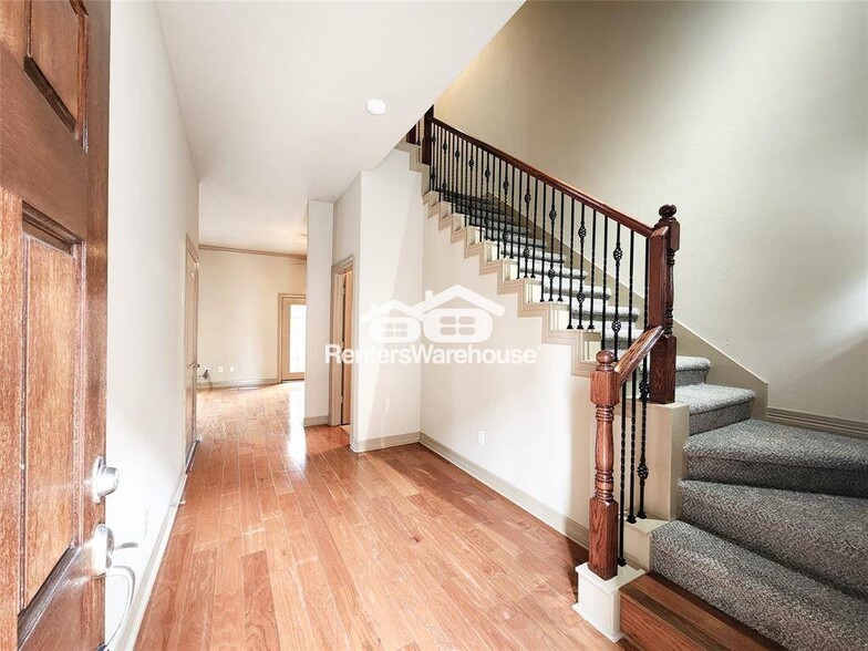 Building Photo - 910 McKinney Park Ln