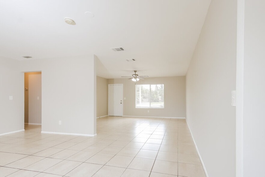 Building Photo - 2138 SE Rich St