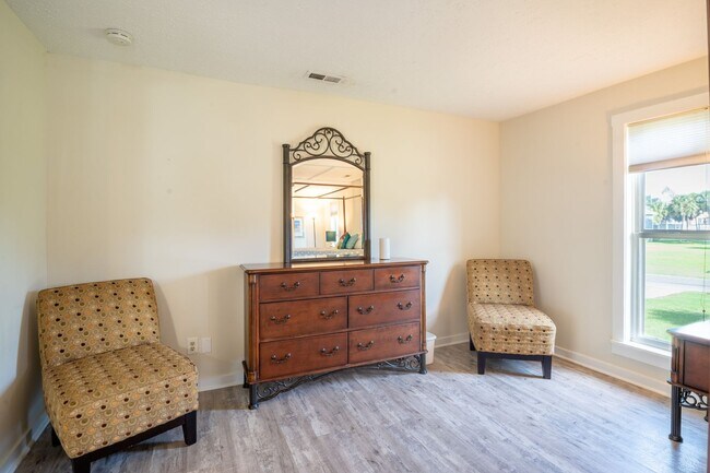 Building Photo - TIME TO SECURE YOUR BOATER'S PARADISE FOR THE FALL OF '25-SPRING OF '26