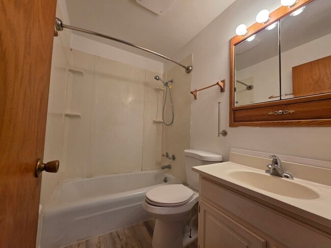 Building Photo - 416 Park Ln