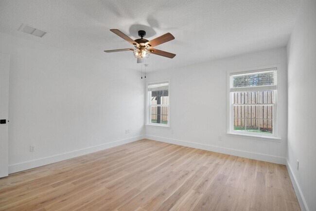 Building Photo - 101 Azalea Rd