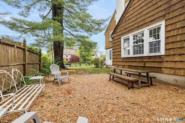 Building Photo - 400 N Quaker Ln