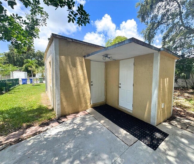 Building Photo - 730 NW 15th Terrace