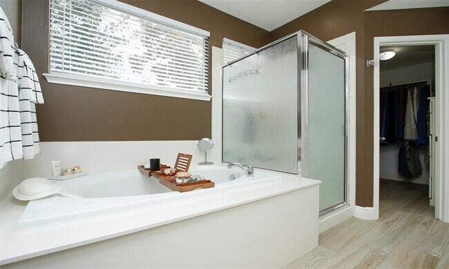 Building Photo - 98 N Cochrans Green Cir