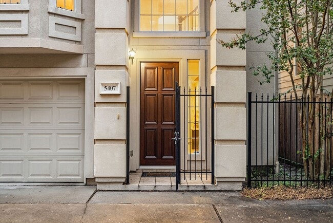 Building Photo - 5407 Lillian St