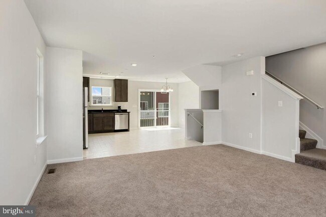 Building Photo - 64 Grant St