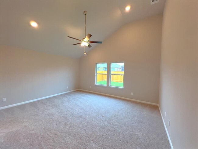 Building Photo - 208 Comet Pointe Dr