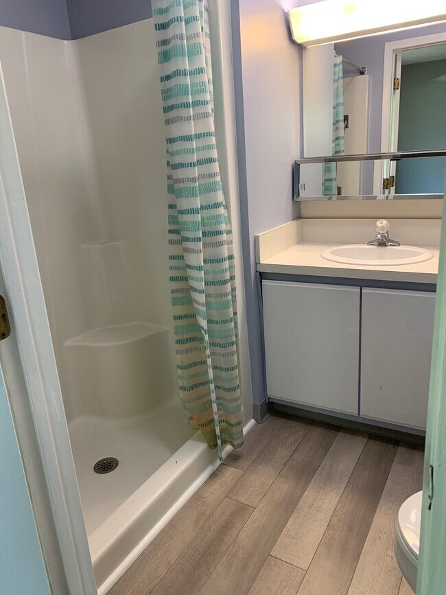 Building Photo - 1002 Webster St