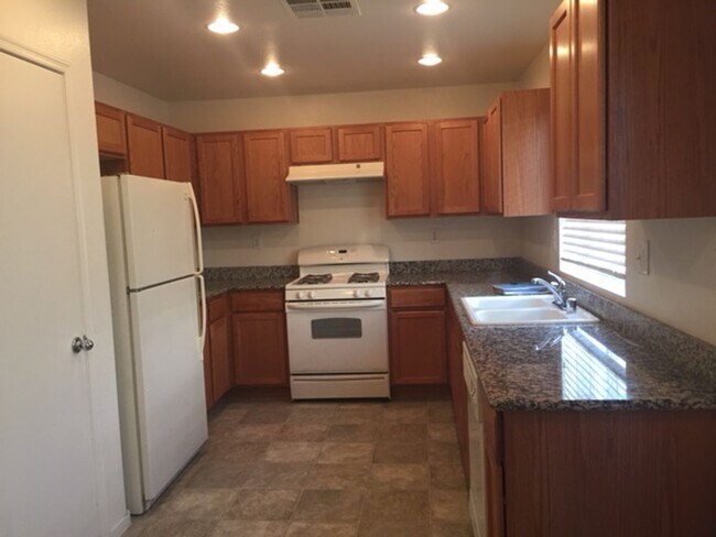 Building Photo - 4-bedroom, 3 bath + Loft!  Mountain's Edge 89178