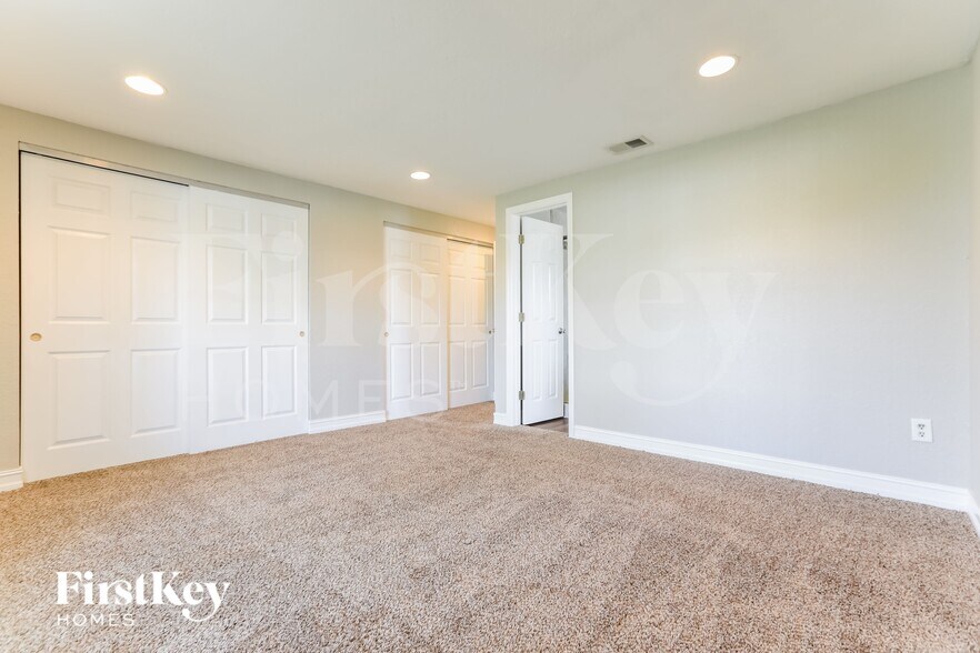 Building Photo - 19242 Edgewater Dr