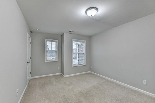 Building Photo - 7325 Heritage Oak Ct