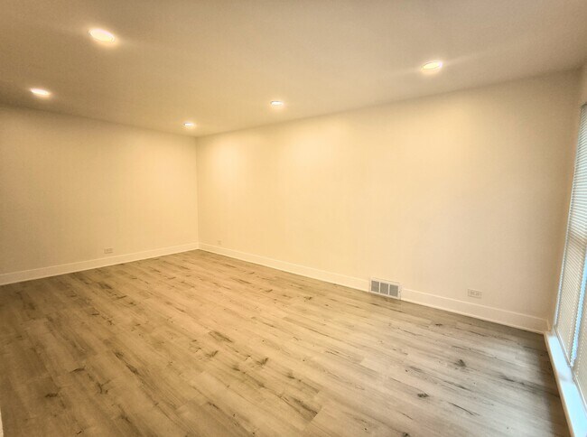 Building Photo - 2934 W 103rd St