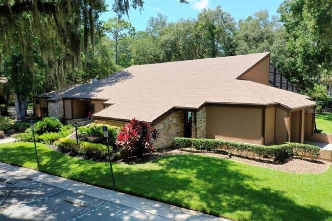Building Photo - 8 Fairways Cir