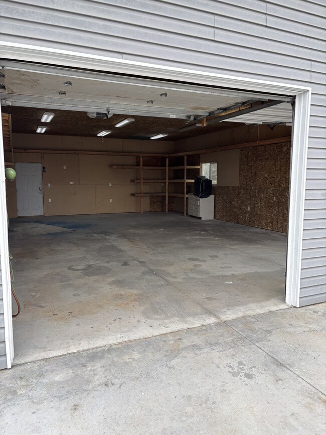 Building Photo - 901 E 800 N