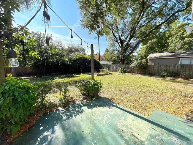 Building Photo - 626 Bryn Mawr St