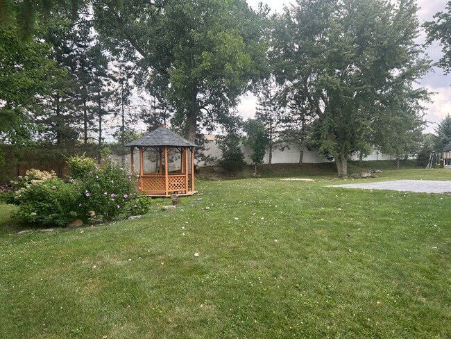 Building Photo - 3 Bedroom Stone Facade Colonial with 2 Car Attached Garage  in Strongsville