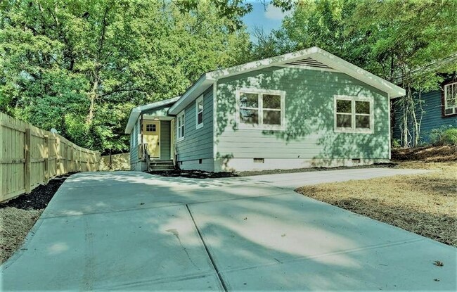 Building Photo - 116 N Hyde Park Ave