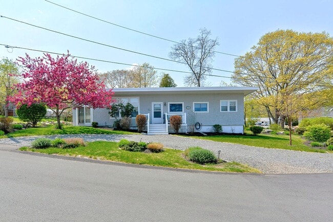 Primary Photo - WINTER RENTAL: Two Beaches Cottage