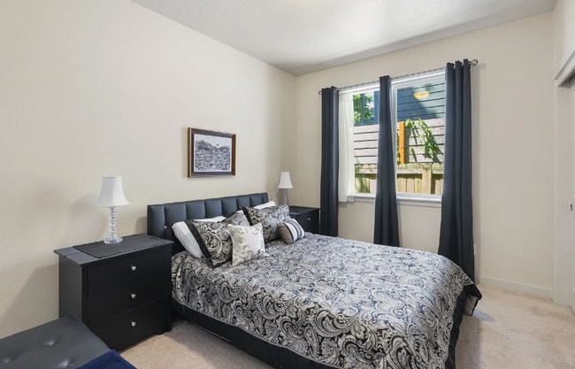Building Photo - MUST SEE! Beautiful 3 Bedroom with Den, Ra...