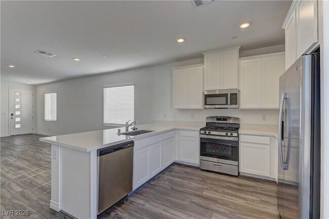 Building Photo - 222 Palisade Fls Ave