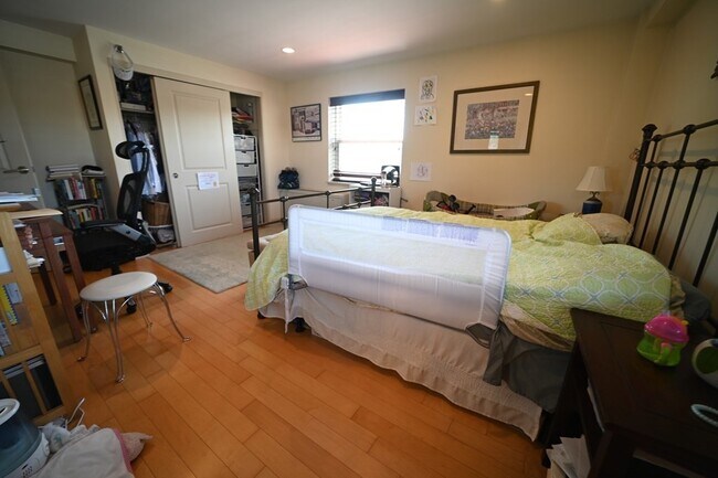 Building Photo - 1600 Beacon St