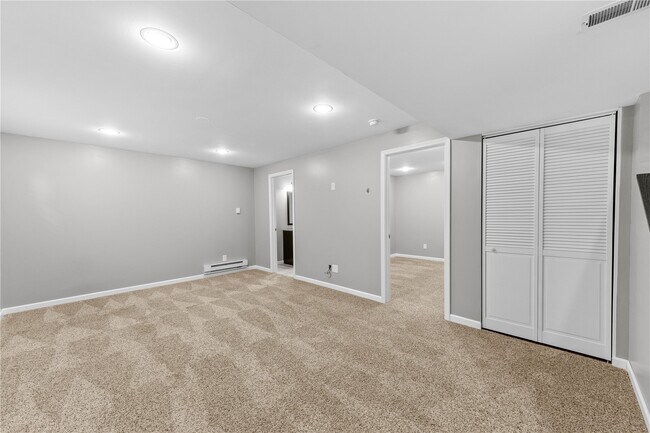 Building Photo - 467 Parkgate Dr