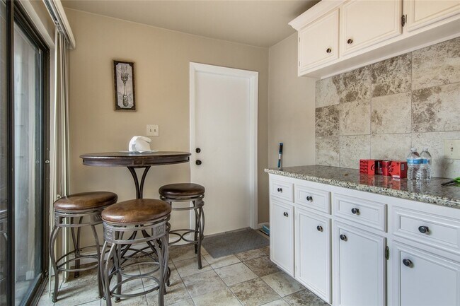 Building Photo - 9344 Briar Forest Dr