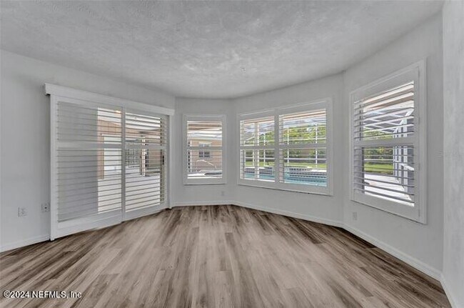 Building Photo - 405 Waterside Ln