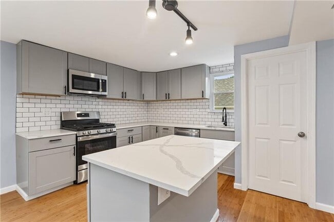 Building Photo - North Hills Area Bungalow