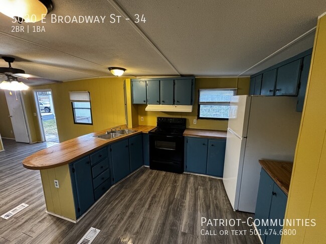 Building Photo - 5030 E Broadway St