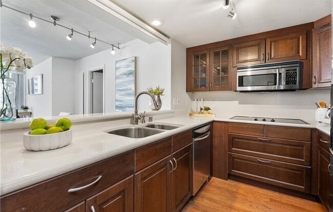 Building Photo - 700 E Ocean Blvd