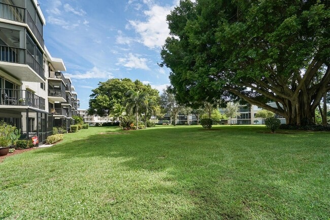 Building Photo - 300 N Hwy A1A