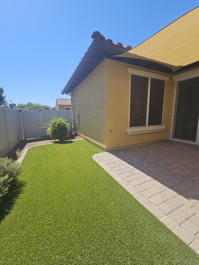 Building Photo - MOVE-IN READY HOME IN COOLEY STATION!