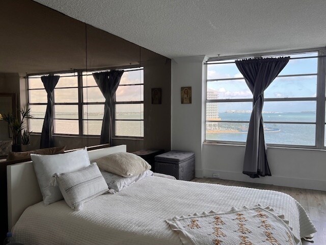 Building Photo - 905 Brickell Bay Dr