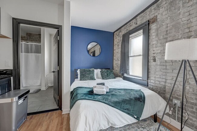 Building Photo - 1925 N Prospect Ave