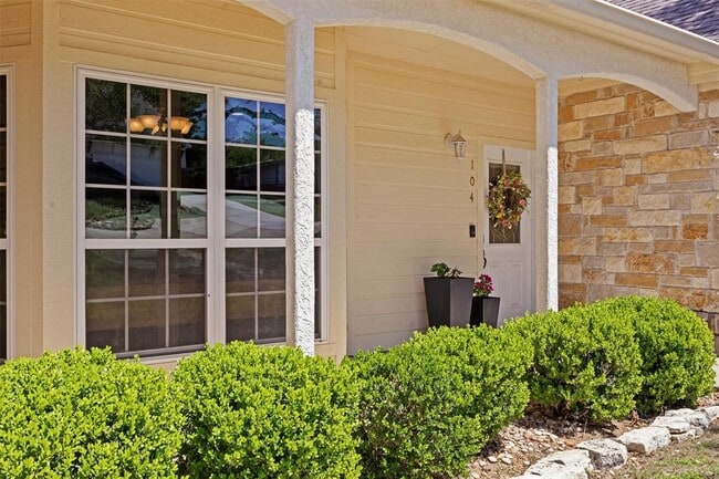 Building Photo - 104 Kings Way