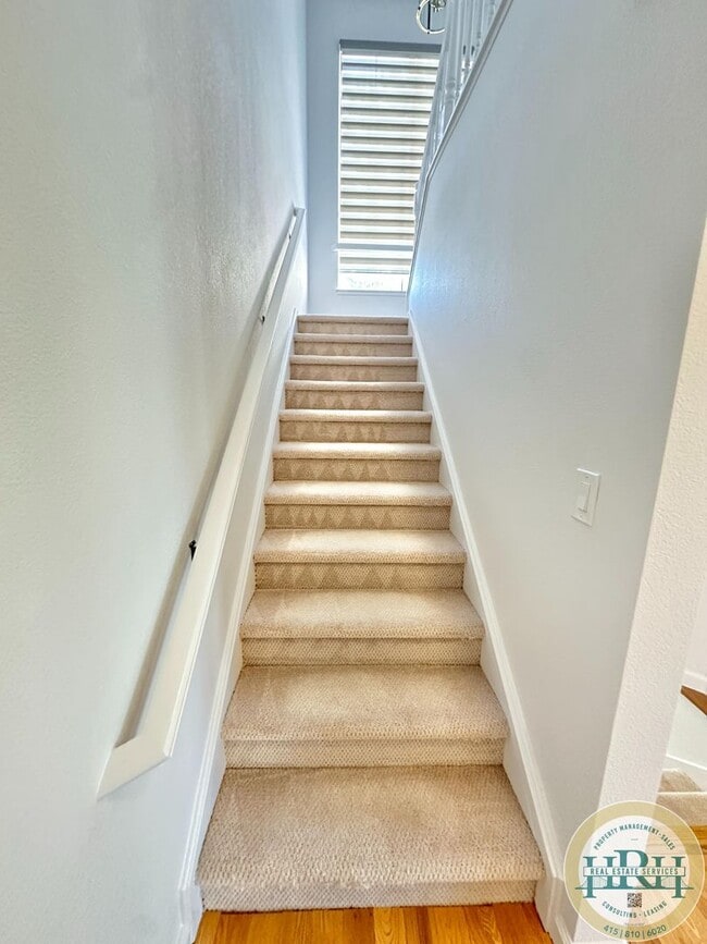 Building Photo - Charming 3BR|2.5BA Palo Alto Townhome – Pr...