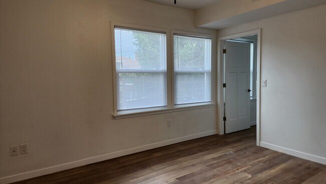 Building Photo - 908 E Gorham St